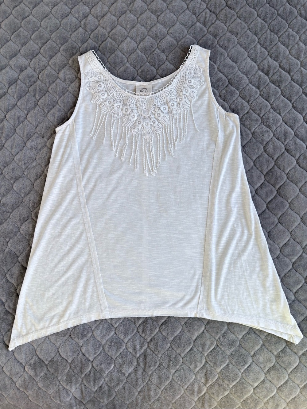 Knox Rose White Crochet Lace Frnige Swing Tank - Size Medium